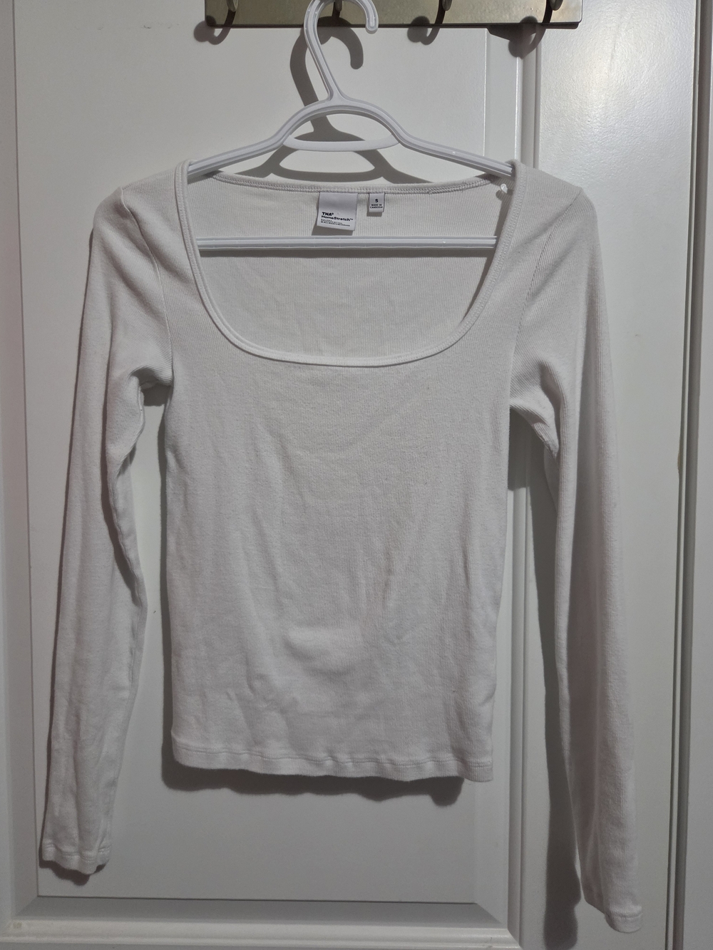 TNA Homestretch Ribbed White Scoop Neck Long Sleeve Tee